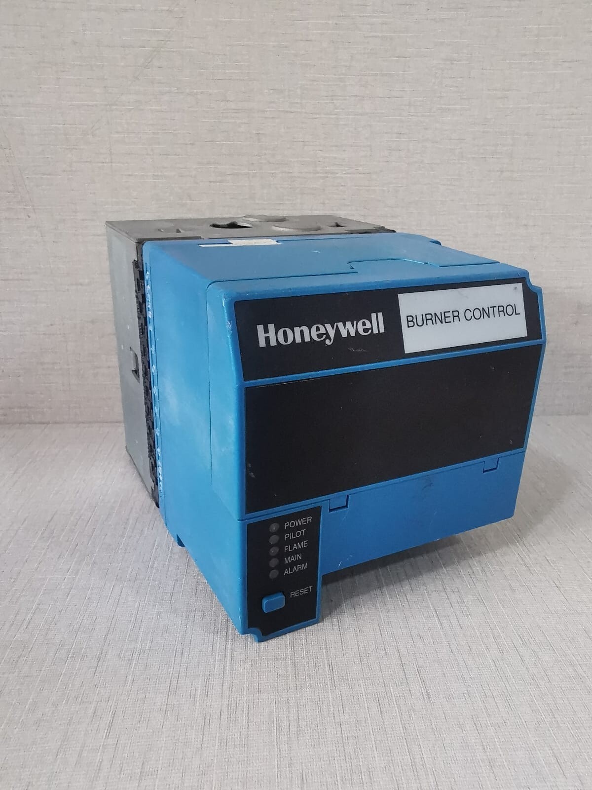 Honeywell RM7895 A 1014 HONEYWELL RM7895 A 1014 BURNER CONTROL 4MINUTES REV A WITH BASE 2