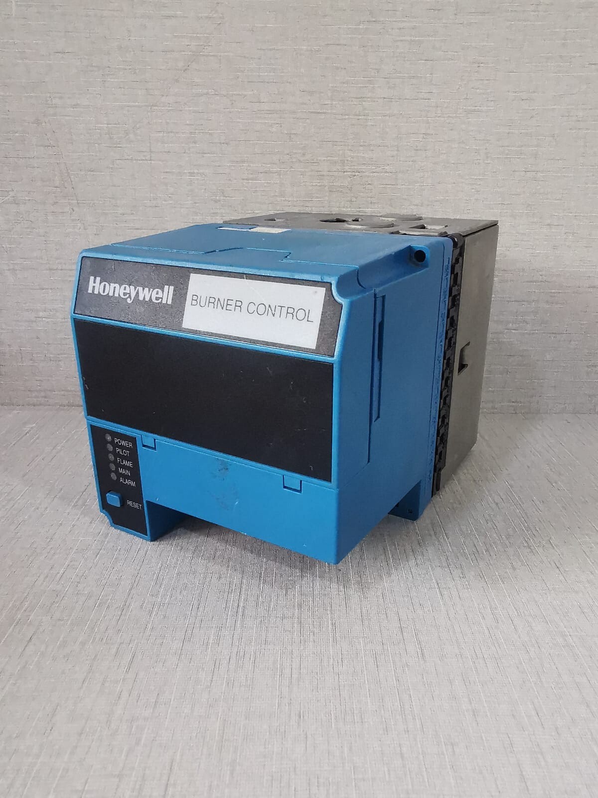 Honeywell RM7895 A 1014 HONEYWELL RM7895 A 1014 BURNER CONTROL 4MINUTES REV A WITH BASE 3