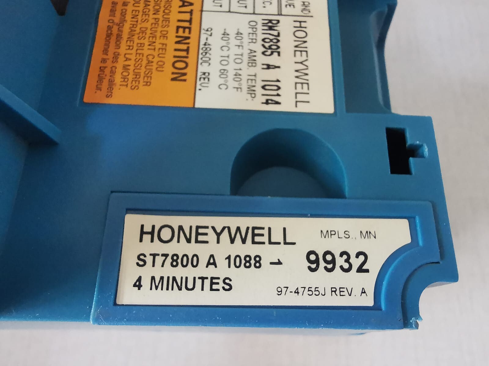 Honeywell RM7895 A 1014 HONEYWELL RM7895 A 1014 BURNER CONTROL 4MINUTES REV A WITH BASE 5