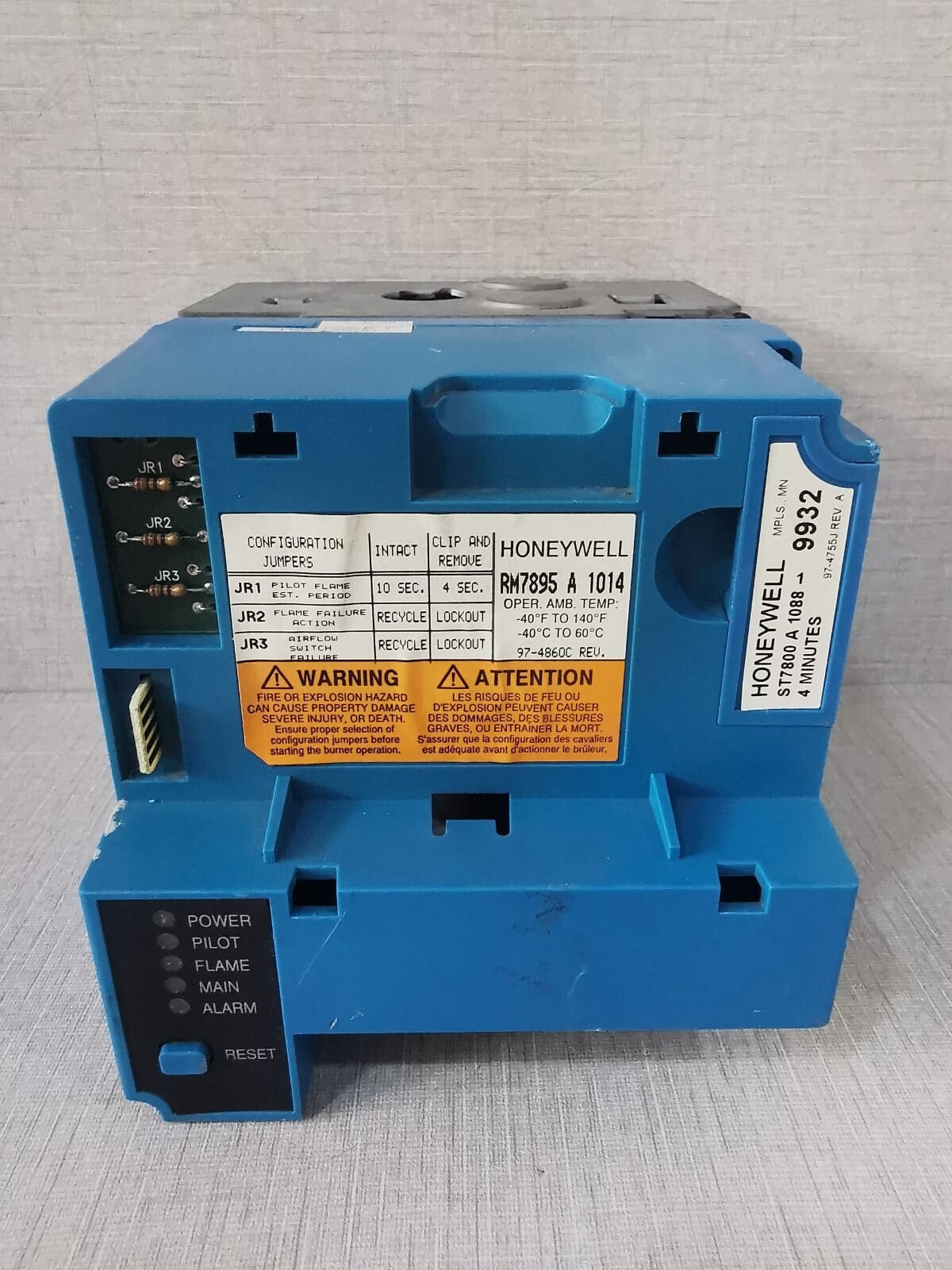 Honeywell RM7895 A 1014 HONEYWELL RM7895 A 1014 BURNER CONTROL 4MINUTES REV A WITH BASE 6