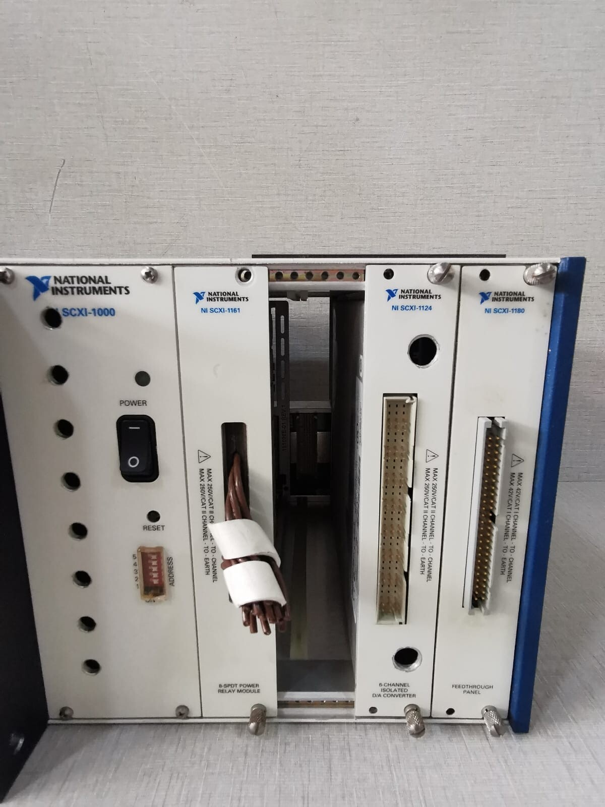 National Instruments 181445M-01 NATIONAL INSTRUMENTS SCXI-1000 SCXI-1161 SCXI-1124 SCXI-1180 PLC MODULE 2