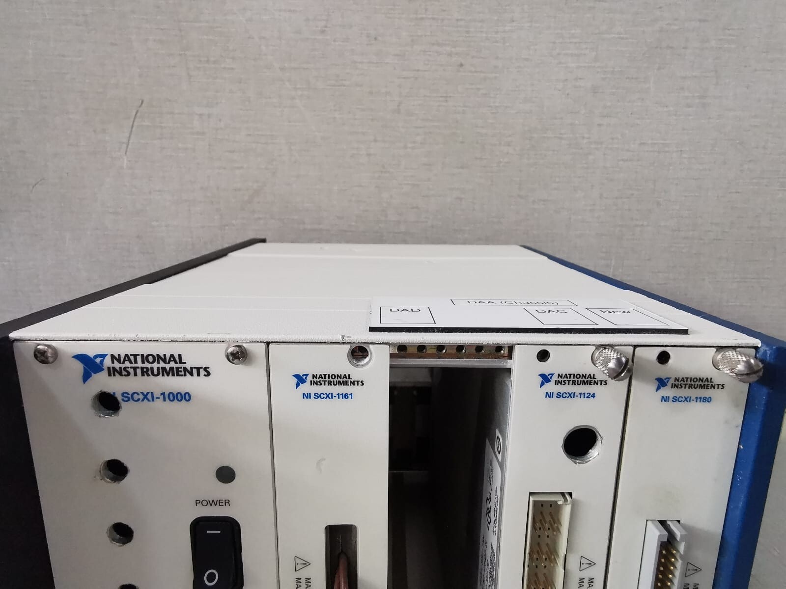 National Instruments 181445M-01 NATIONAL INSTRUMENTS SCXI-1000 SCXI-1161 SCXI-1124 SCXI-1180 PLC MODULE 5