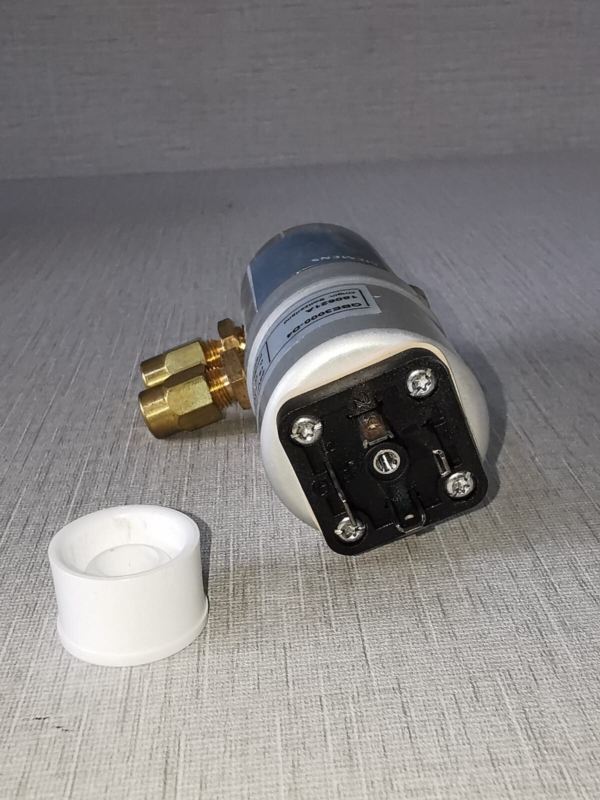 Siemens QBE3000-D4 Siemens QBE3000-D4 Differential Pressure Sensor 9