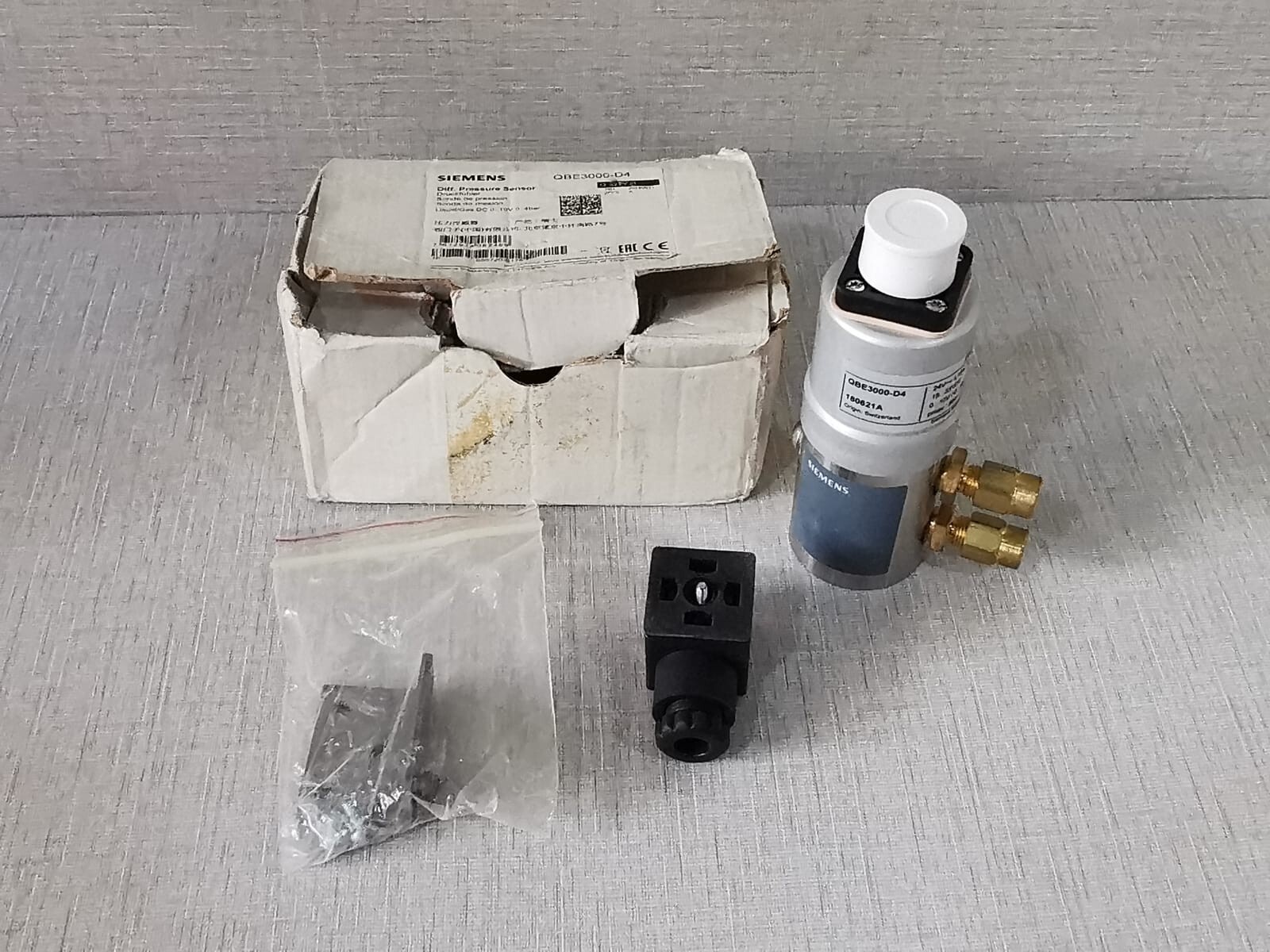 Siemens QBE3000-D4 Differential Pressure Sensor