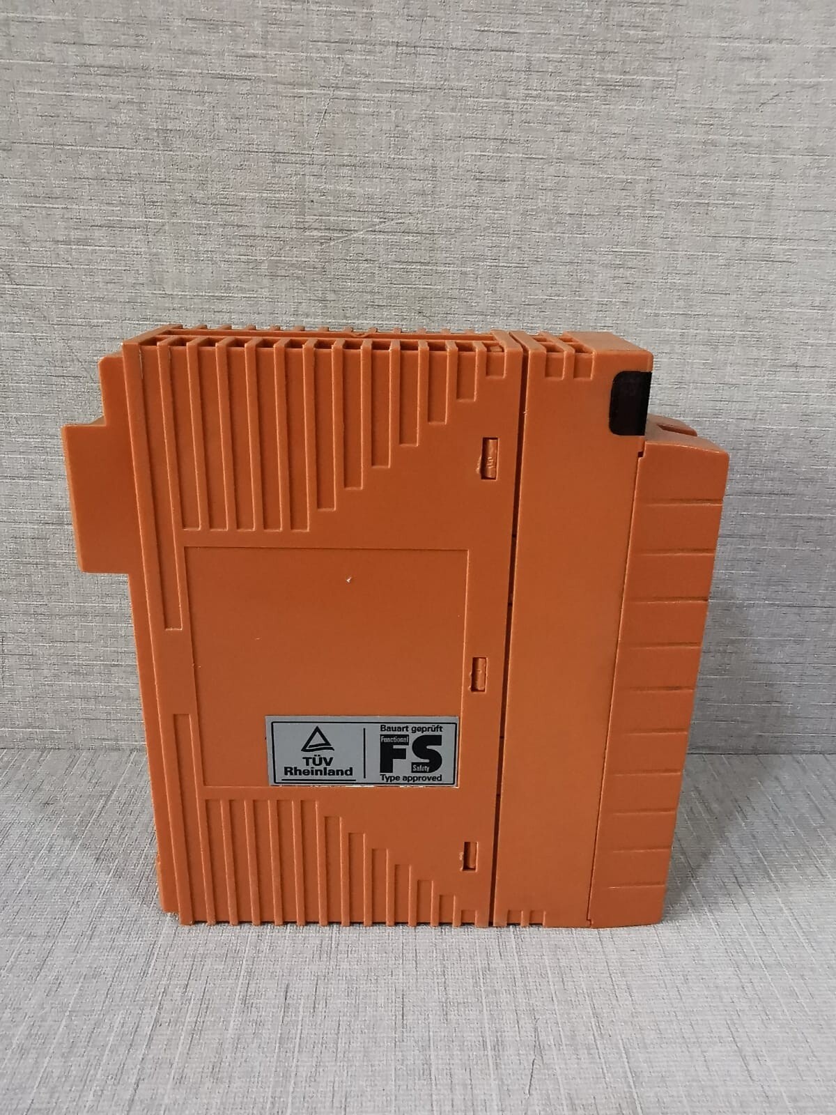 Yokogawa SDV144 -S13 S1 YOKOGAWA SDV144 -S13 S1 24VDC=300mA WITH STD4A-00 S1 DIGITAL INPUT MODULE 9