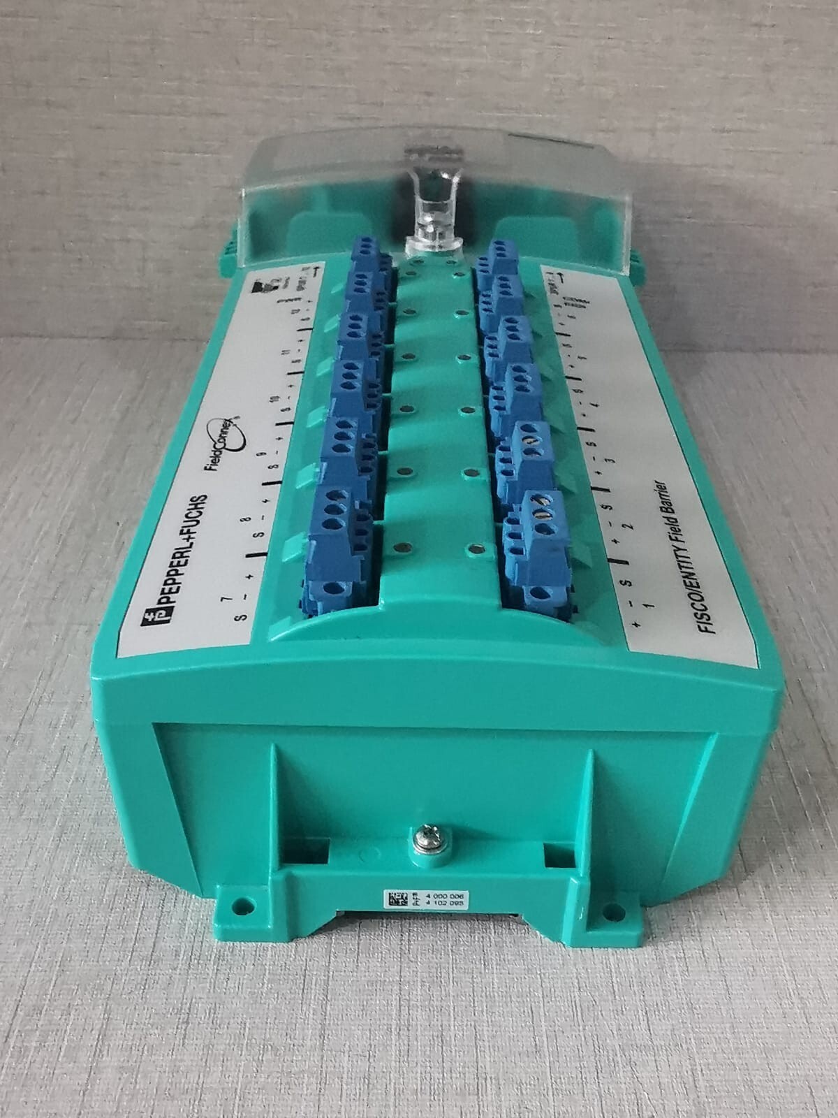 PEPPERL+FUCHS 239935 PEPPERL+FUCHS R4D0-FB-IA12.0 FISCO/ENTITY Field Barrier Part No: 239935 6