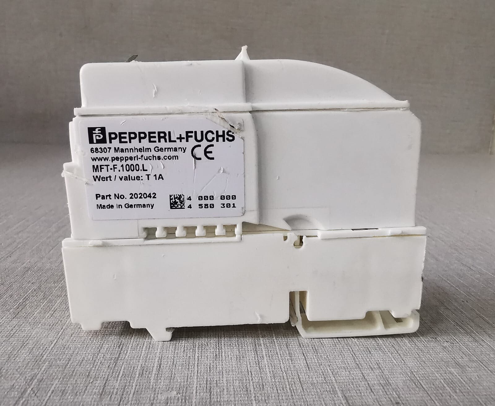 Pepperl+Fuchs 202042 & 200534 Pepperl+Fuchs MFT-F.1000.L P/n: 202042 with Base MFT-BASE.4P P/n: 200534 2