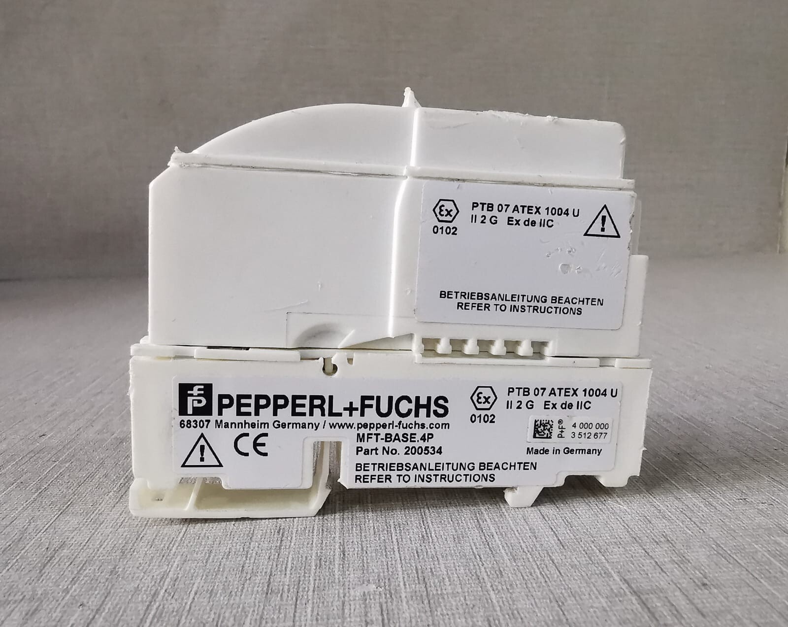 Pepperl+Fuchs 202042 & 200534 Pepperl+Fuchs MFT-F.1000.L P/n: 202042 with Base MFT-BASE.4P P/n: 200534 4