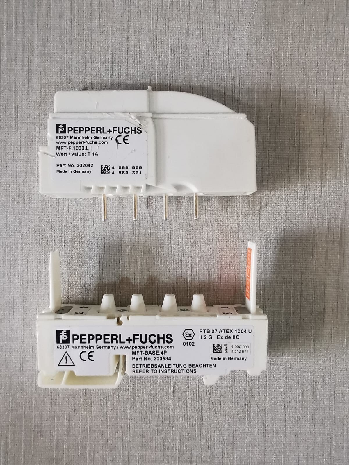Pepperl+Fuchs MFT-F.1000.L P/n: 202042 with Base MFT-BASE.4P P/n: 200534