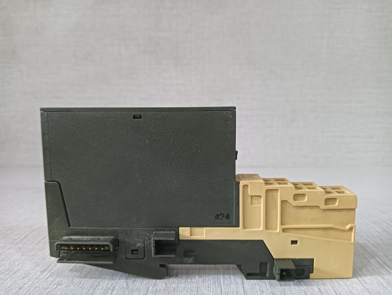 Siemens 6ES7 138-4CA00-0AA0 /6ES7 193-4CD30-0AA0 PCS SIEMENS 6ES7 138-4CA00-0AA0 WITH 6ES7 193-4CD30-0AA0 6