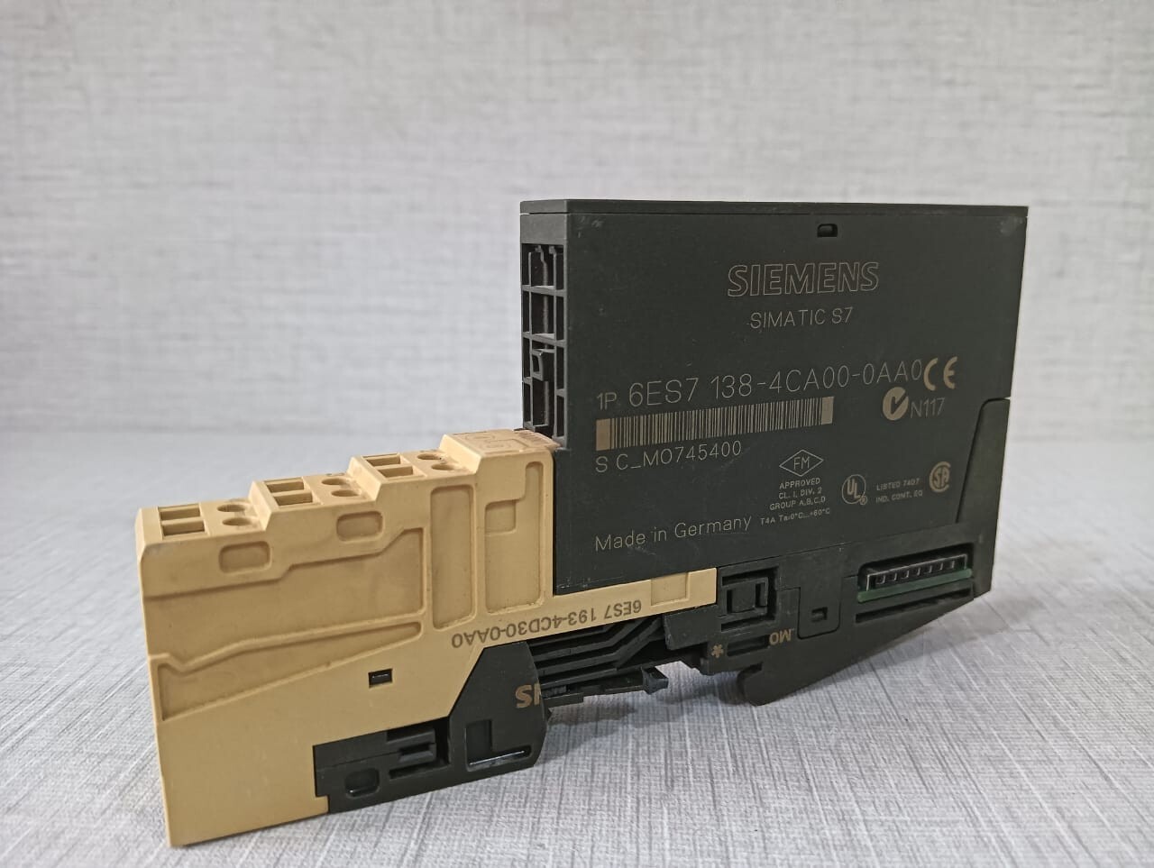SIEMENS 6ES7 138-4CA00-0AA0 WITH 6ES7 193-4CD30-0AA0