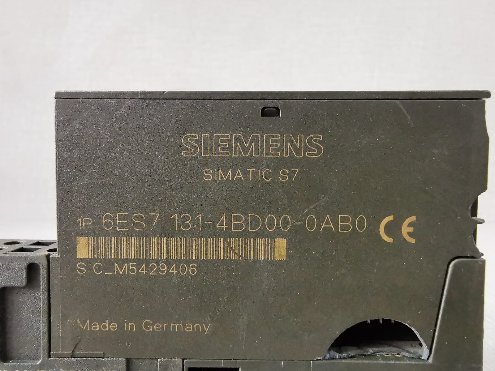 Siemens 6ES7 131-4BD00-0AB0/ 6ES7 193-4CA50-0AA0 PCS SIEMENS 6ES7 131-4BD00-0AB0 WITH 6ES7 193-4CA50-0AA0 W/ DAMAGED PART 2