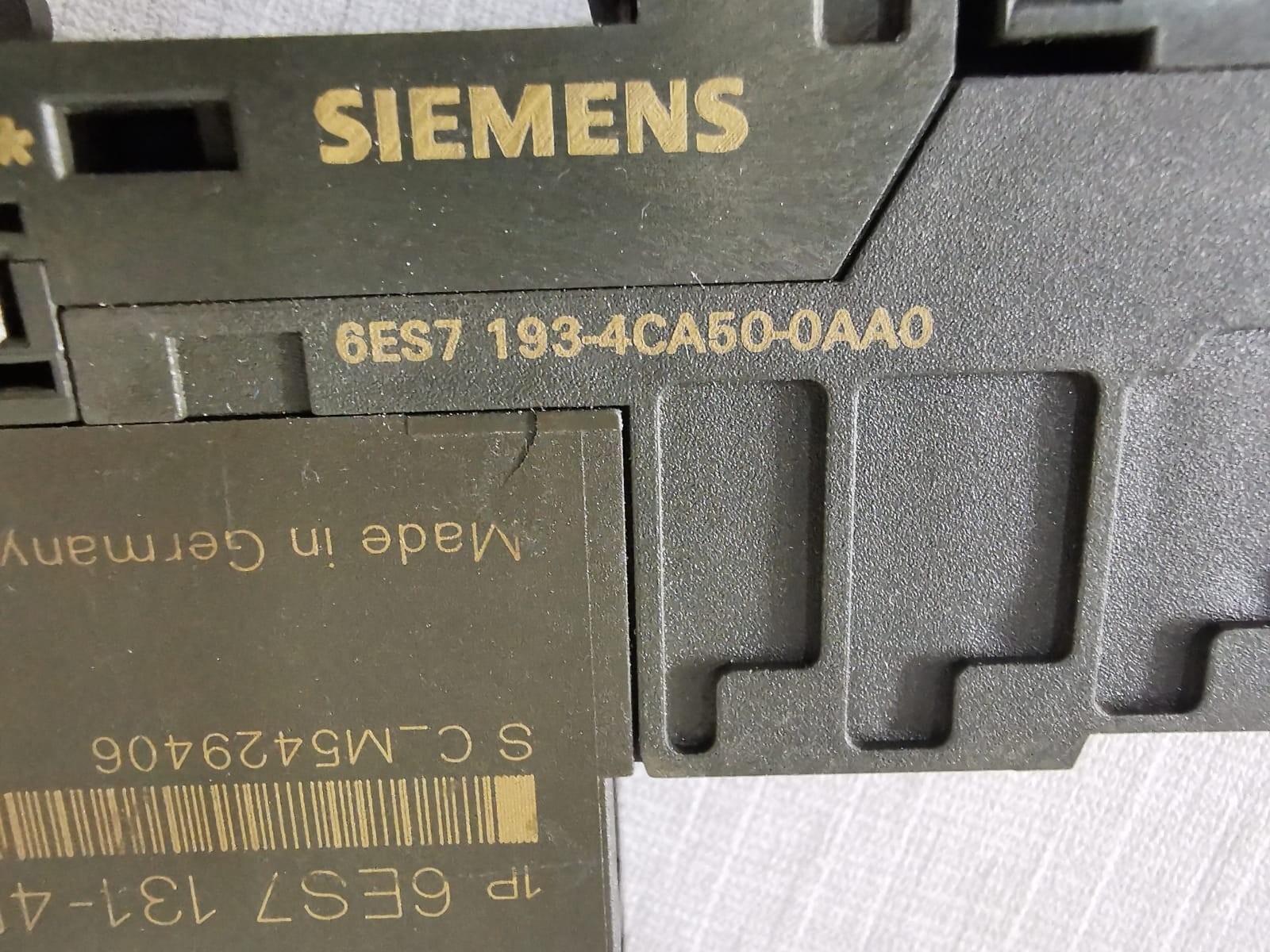 Siemens 6ES7 131-4BD00-0AB0/ 6ES7 193-4CA50-0AA0 PCS SIEMENS 6ES7 131-4BD00-0AB0 WITH 6ES7 193-4CA50-0AA0 W/ DAMAGED PART 3