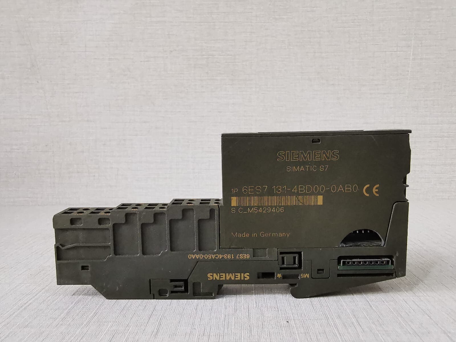 Siemens 6ES7 131-4BD00-0AB0/ 6ES7 193-4CA50-0AA0 PCS SIEMENS 6ES7 131-4BD00-0AB0 WITH 6ES7 193-4CA50-0AA0 W/ DAMAGED PART 5