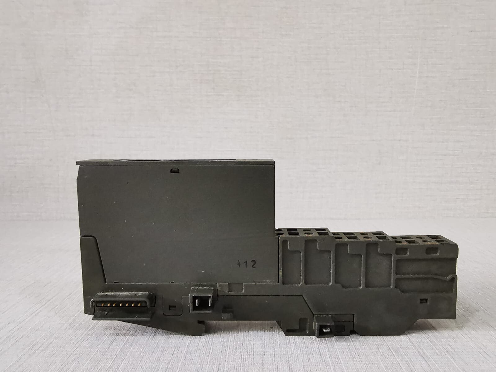 Siemens 6ES7 131-4BD00-0AB0/ 6ES7 193-4CA50-0AA0 PCS SIEMENS 6ES7 131-4BD00-0AB0 WITH 6ES7 193-4CA50-0AA0 W/ DAMAGED PART 6