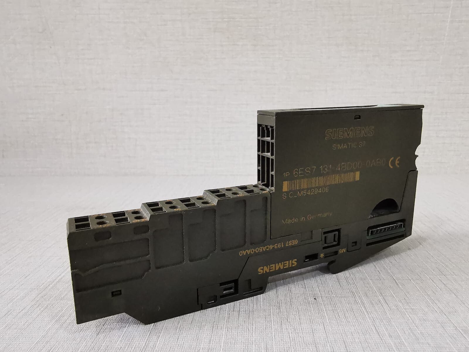 SIEMENS 6ES7 131-4BD00-0AB0 WITH 6ES7 193-4CA50-0AA0 W/ DAMAGED PART