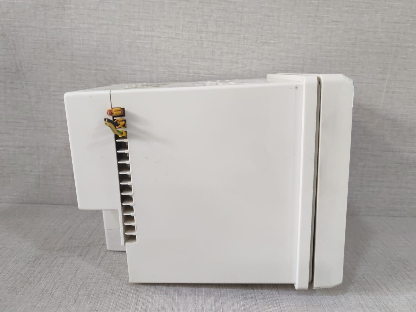 ABB RVG200 ABB RVG200 SCREENMASTER RVG200A6R6A6R6A0A1A15Y TOUCHSCREEN PAPERLESS RECORDER 6