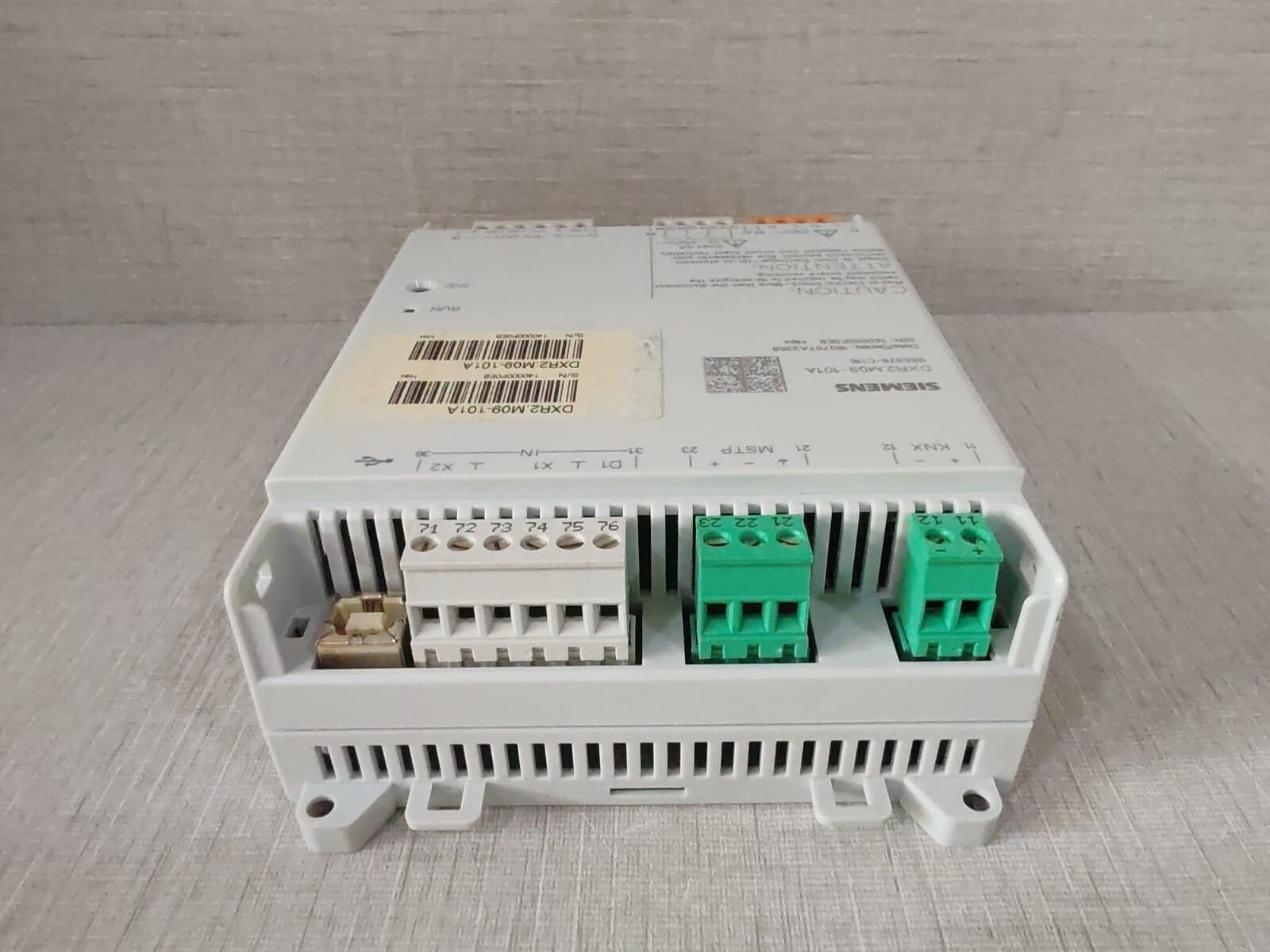 Siemens M09-101A SIEMENS DXR2.M09-101A COMPACT ROOM AUTOMATION STATION 7