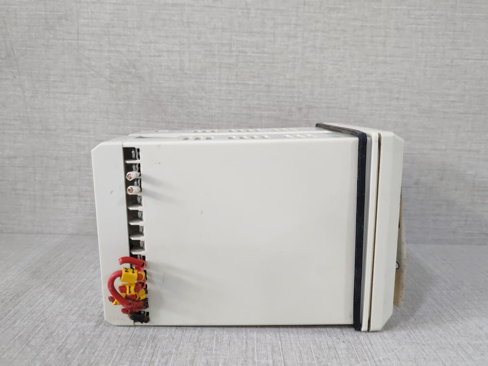 ABB CM30/000S0E0/STD-W ABB CM30 CONTROLMASTER UNIVERSAL PROCESS CONTROLLER CM30/000S0E0/STD-W/ DAMAGED 5