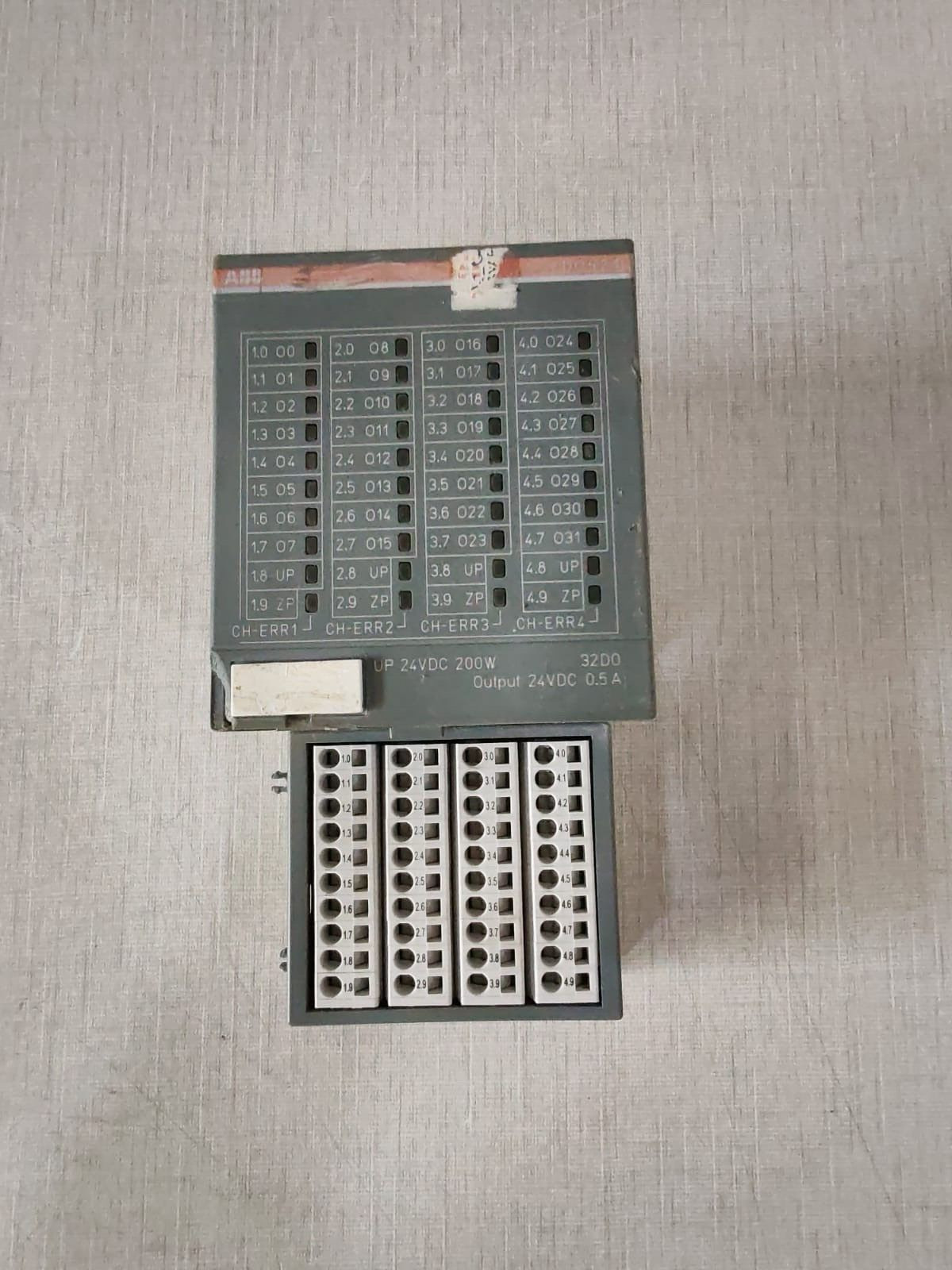 ABB 1SAP240700R0001 DO524 ABB 1SAP240700R0001 Digital Output Module 5