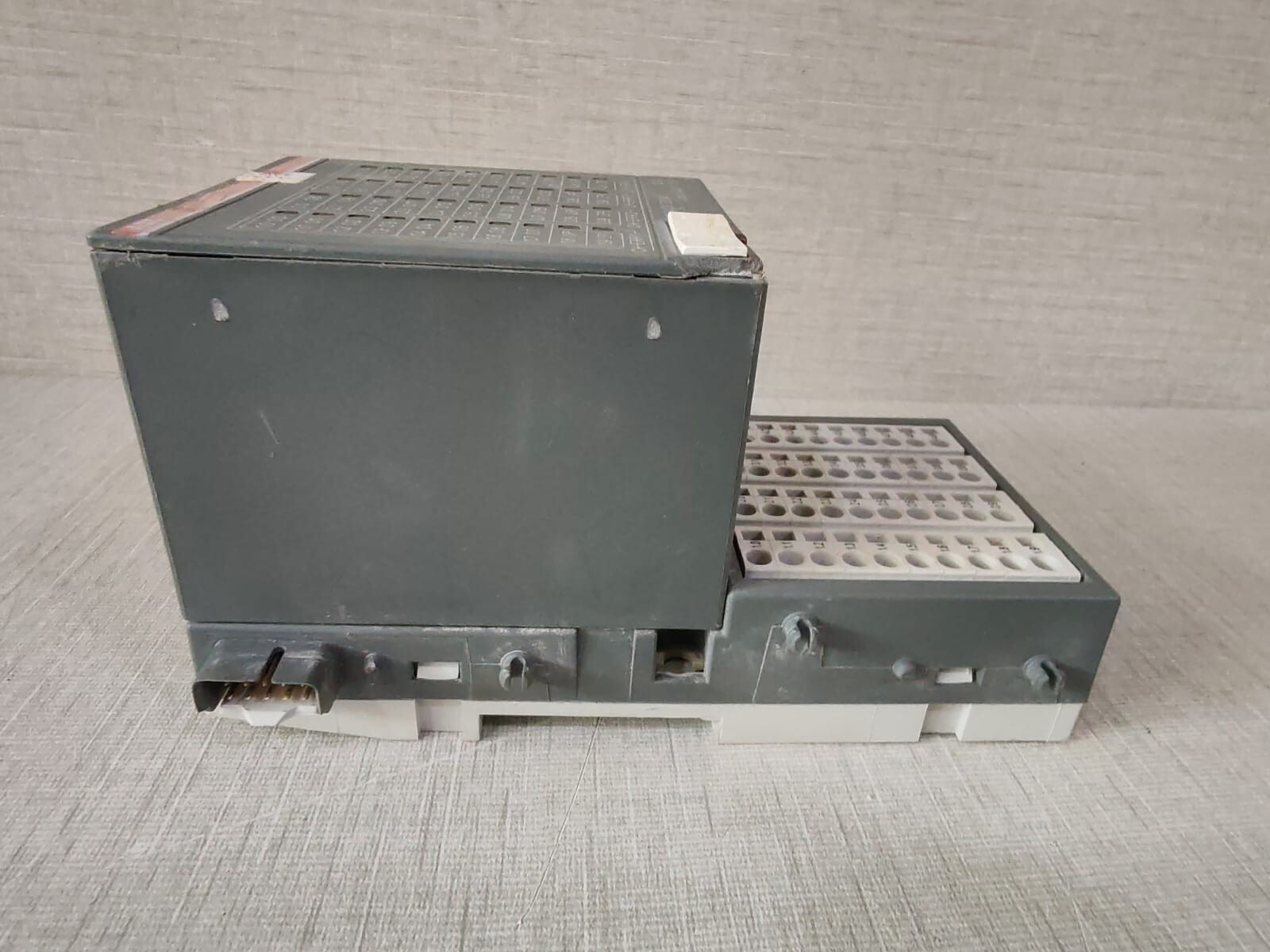 ABB 1SAP240700R0001 DO524 ABB 1SAP240700R0001 Digital Output Module 6