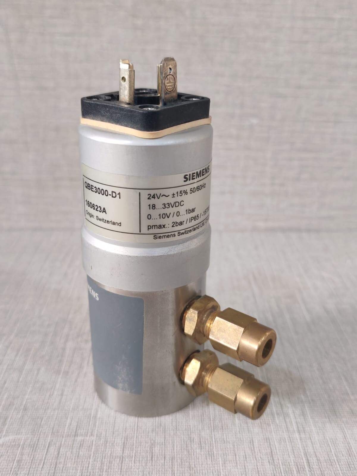 Siemens QBE3000-D1 SIEMENS QBE3000-D1 DIFFERENTIAL PRESSURE SENSOR 9