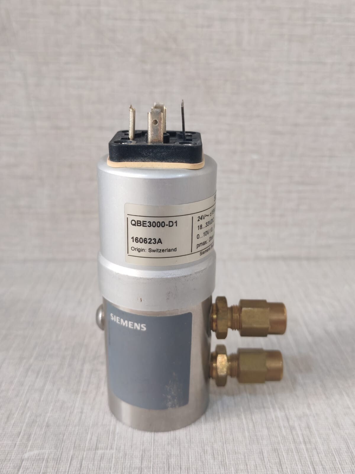 SIEMENS QBE3000-D1 DIFFERENTIAL PRESSURE SENSOR