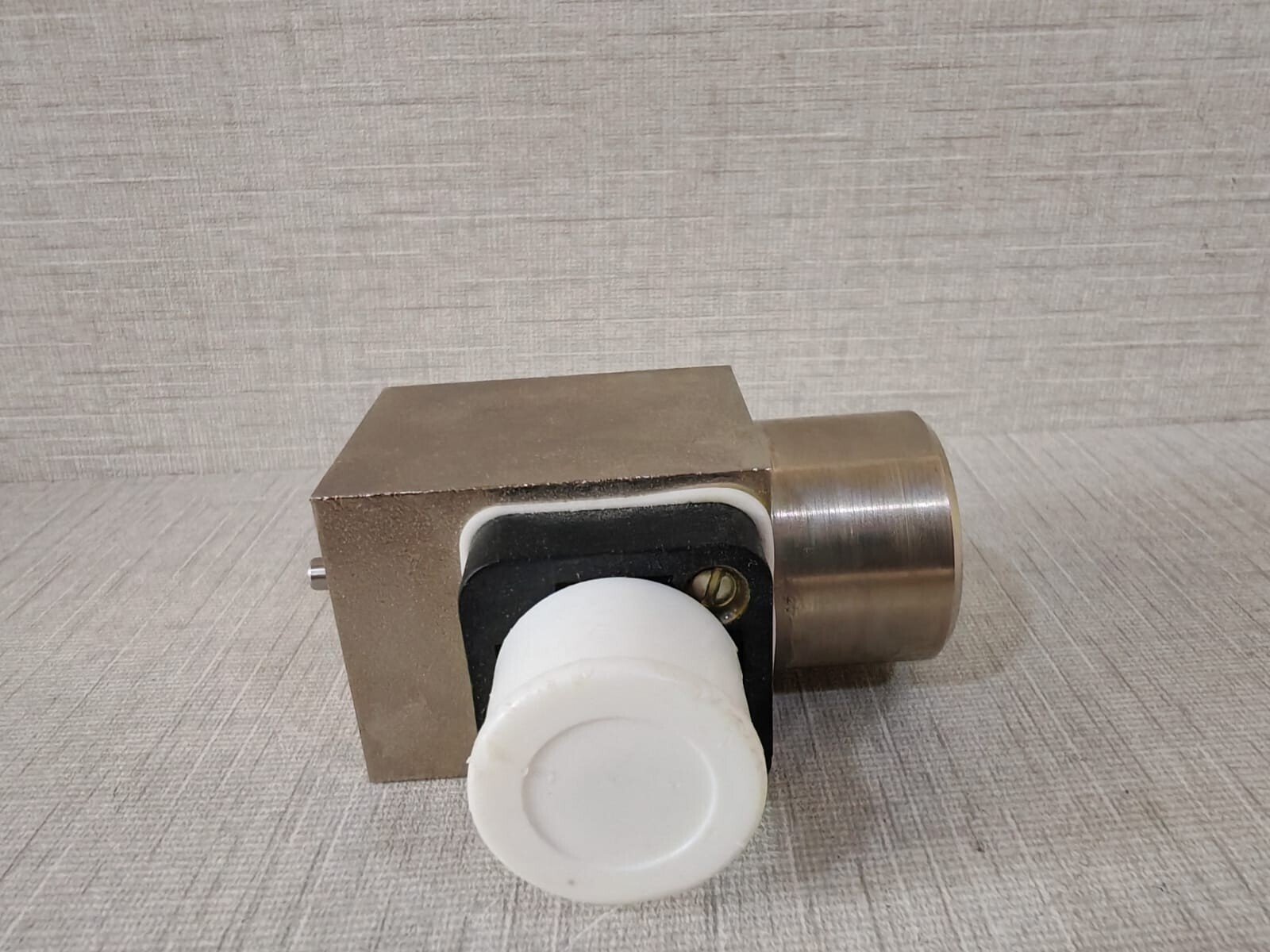 ZELISKO I85430 ZELISKO I85430 CONTROL MAGNET 24V 7