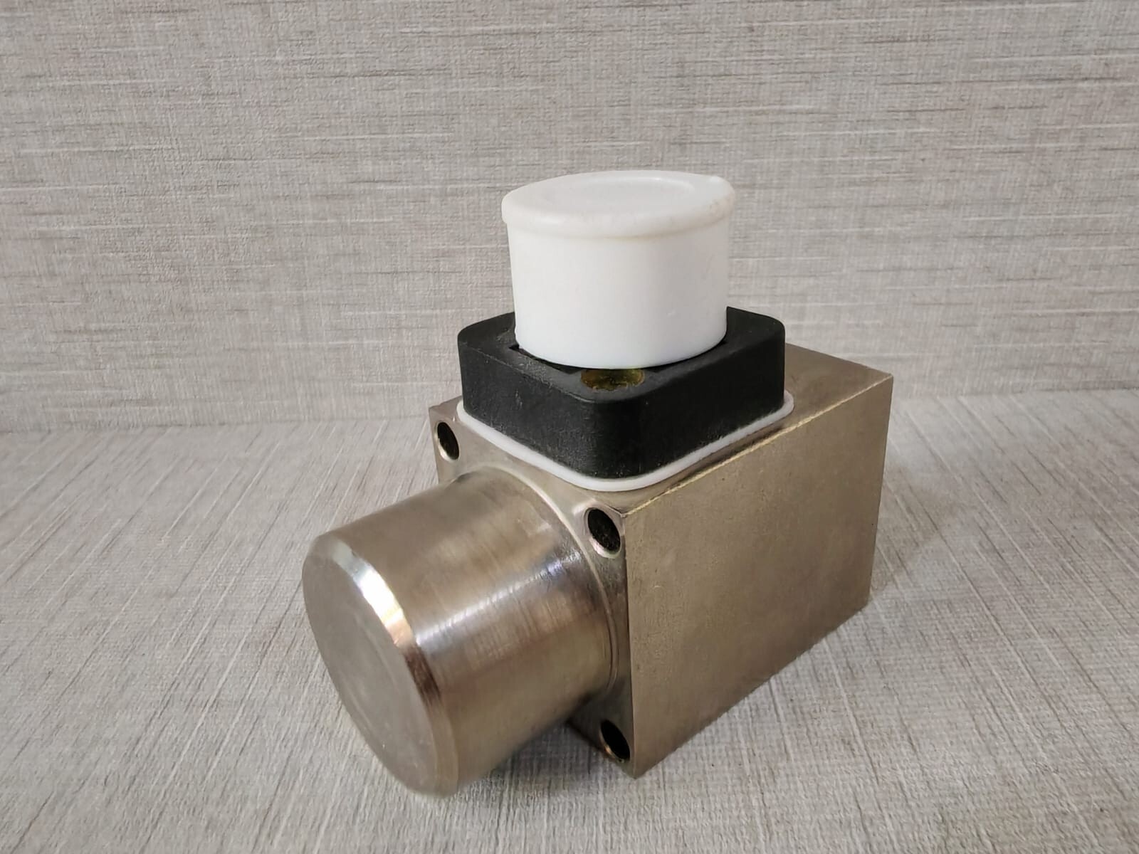 ZELISKO I85430 ZELISKO I85430 CONTROL MAGNET 24V 9