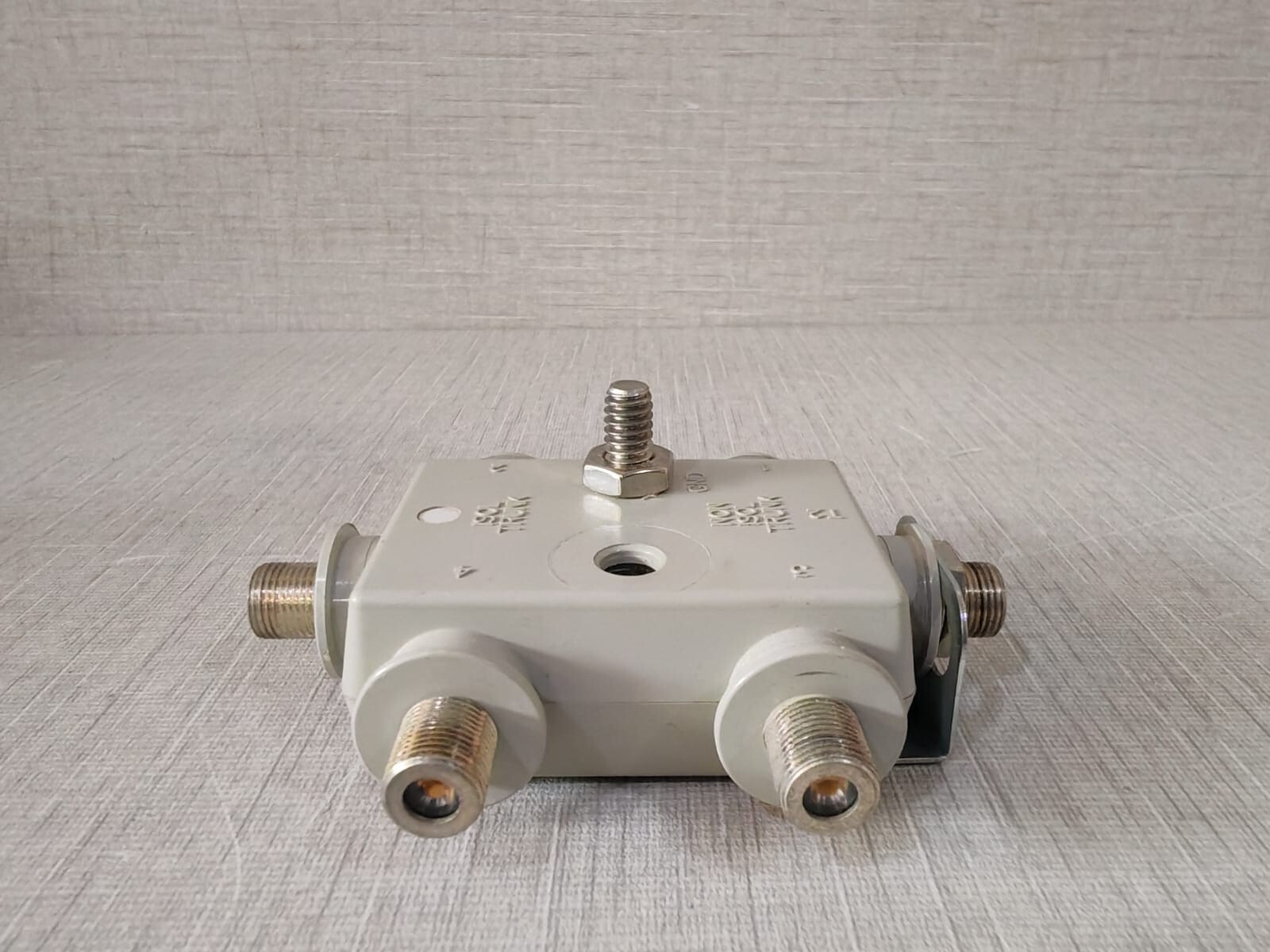 Honeywell 51109693-100B HONEYWELL 51109693-100B 2-4 PORT UCN CONNECTOR DROP CABLE TAP GROUND 6