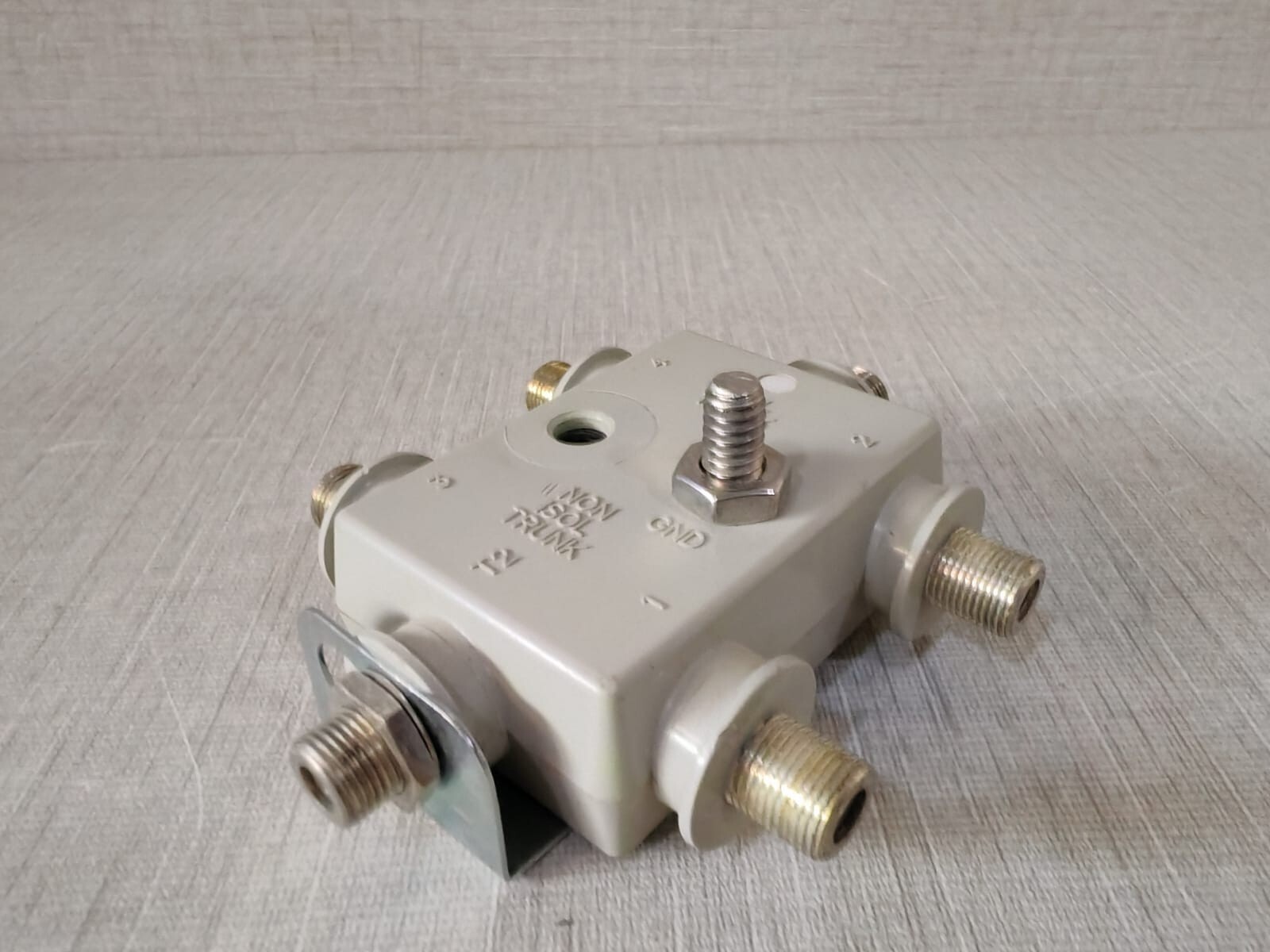 Honeywell 51109693-100B HONEYWELL 51109693-100B 2-4 PORT UCN CONNECTOR DROP CABLE TAP GROUND 9
