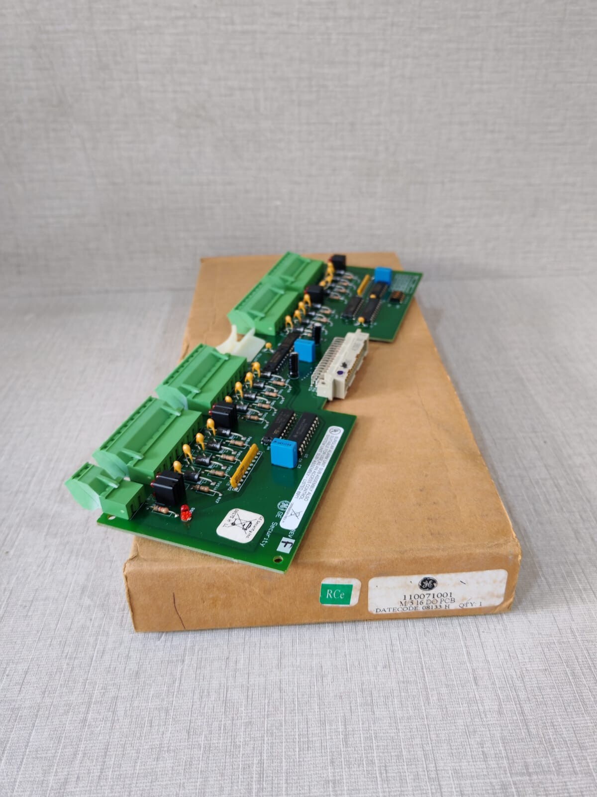 GE Security 110071001, 16 Digital Output Micro 5 Access Control Board