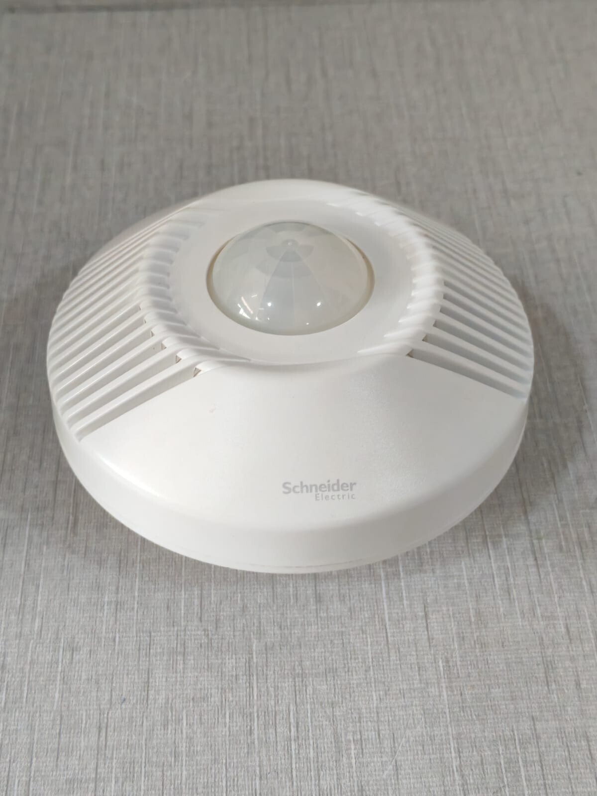 Schneider Electric SAE-UE-MS-CU1WE Schneider Electric ARGUS SAE-UE-MS-CU1WE Ceiling Mount 180° Occupancy Sensor 3