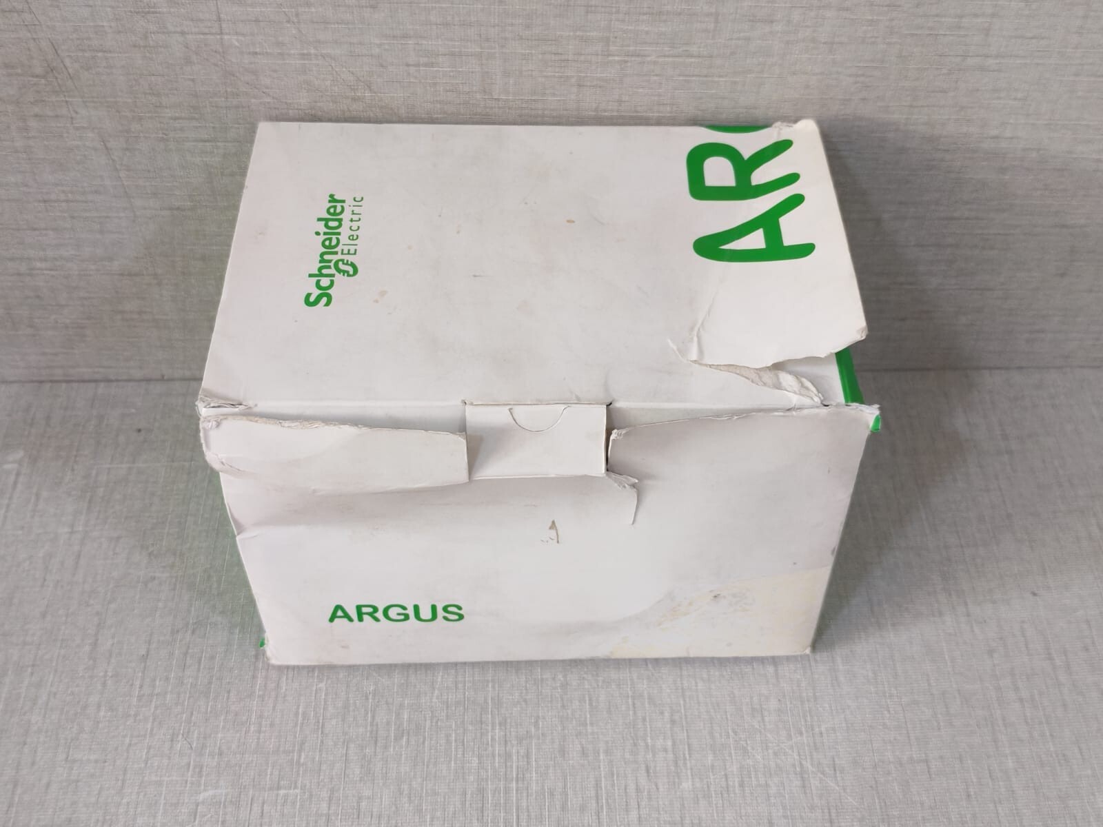 Schneider Electric SAE-UE-MS-CU1WE Schneider Electric ARGUS SAE-UE-MS-CU1WE Ceiling Mount 180° Occupancy Sensor 8