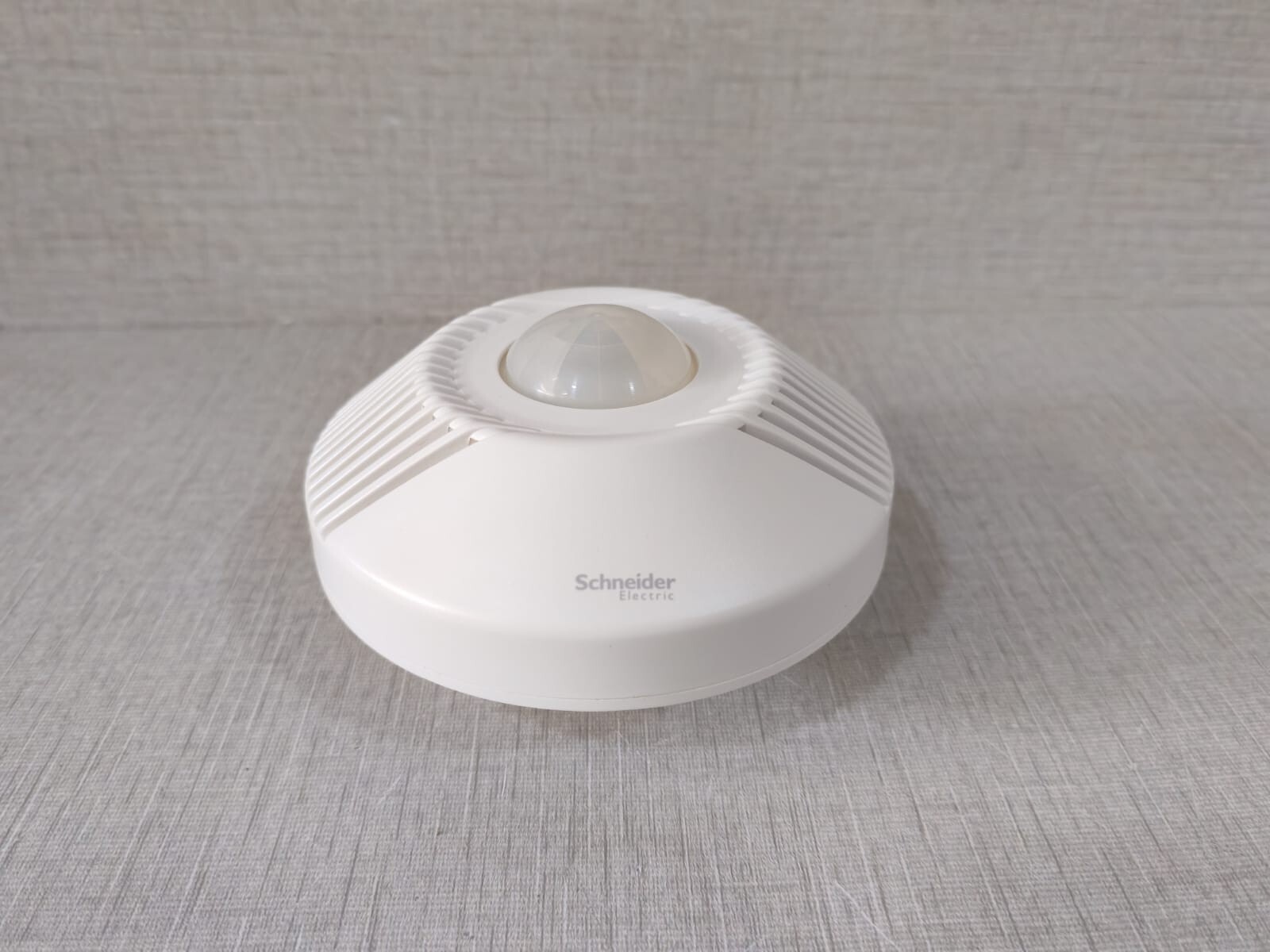 Schneider Electric SAE-UE-MS-CU1WE Schneider ARGUS SAE-UE-MS-CU1WE Ceiling Mount 180° Occupancy Sensor 2