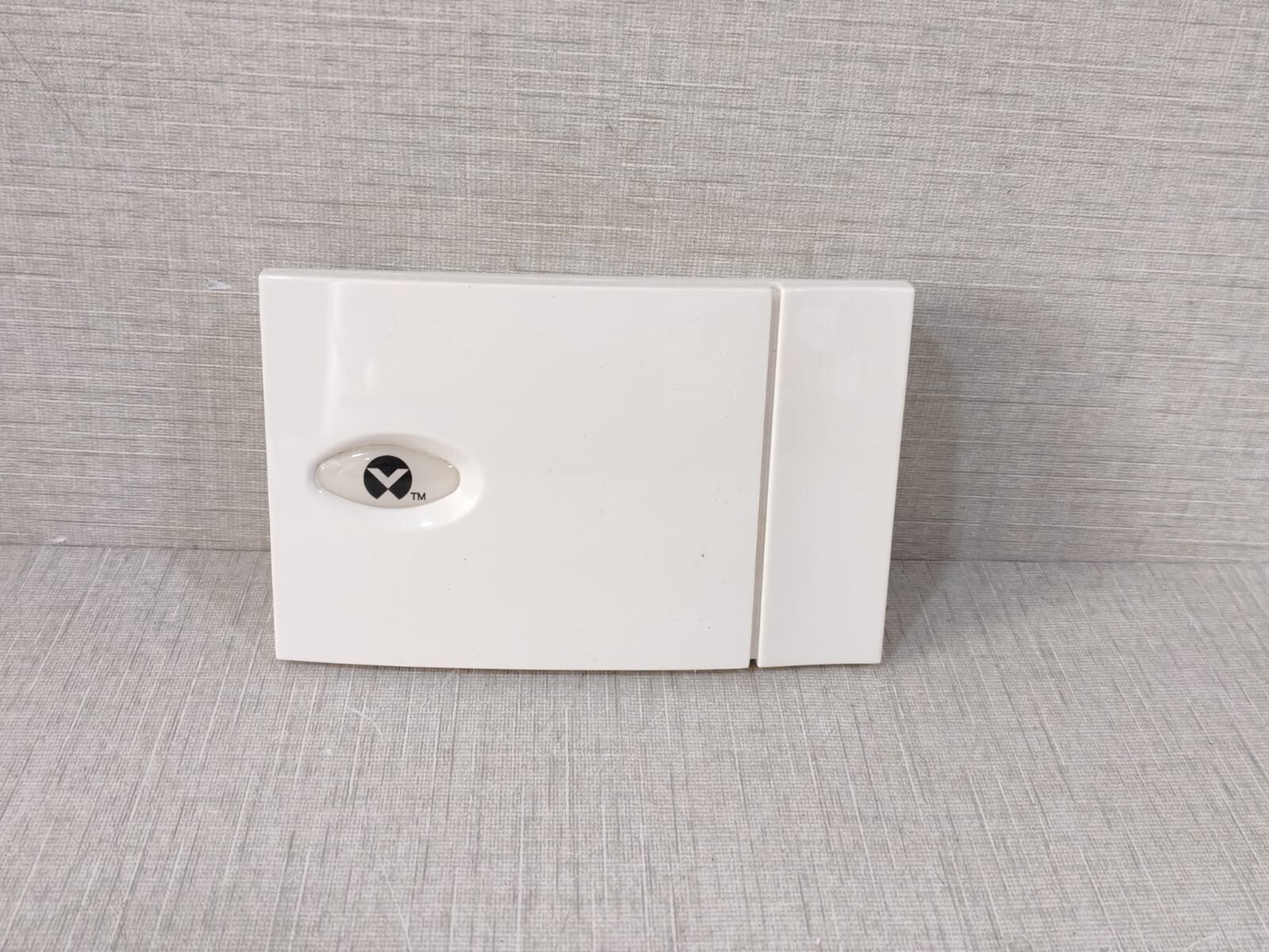 Vertiv DPWC114EP0 Vertiv DPWC114EP0 Wall Sensor Temperature and Humidity Sensor 2