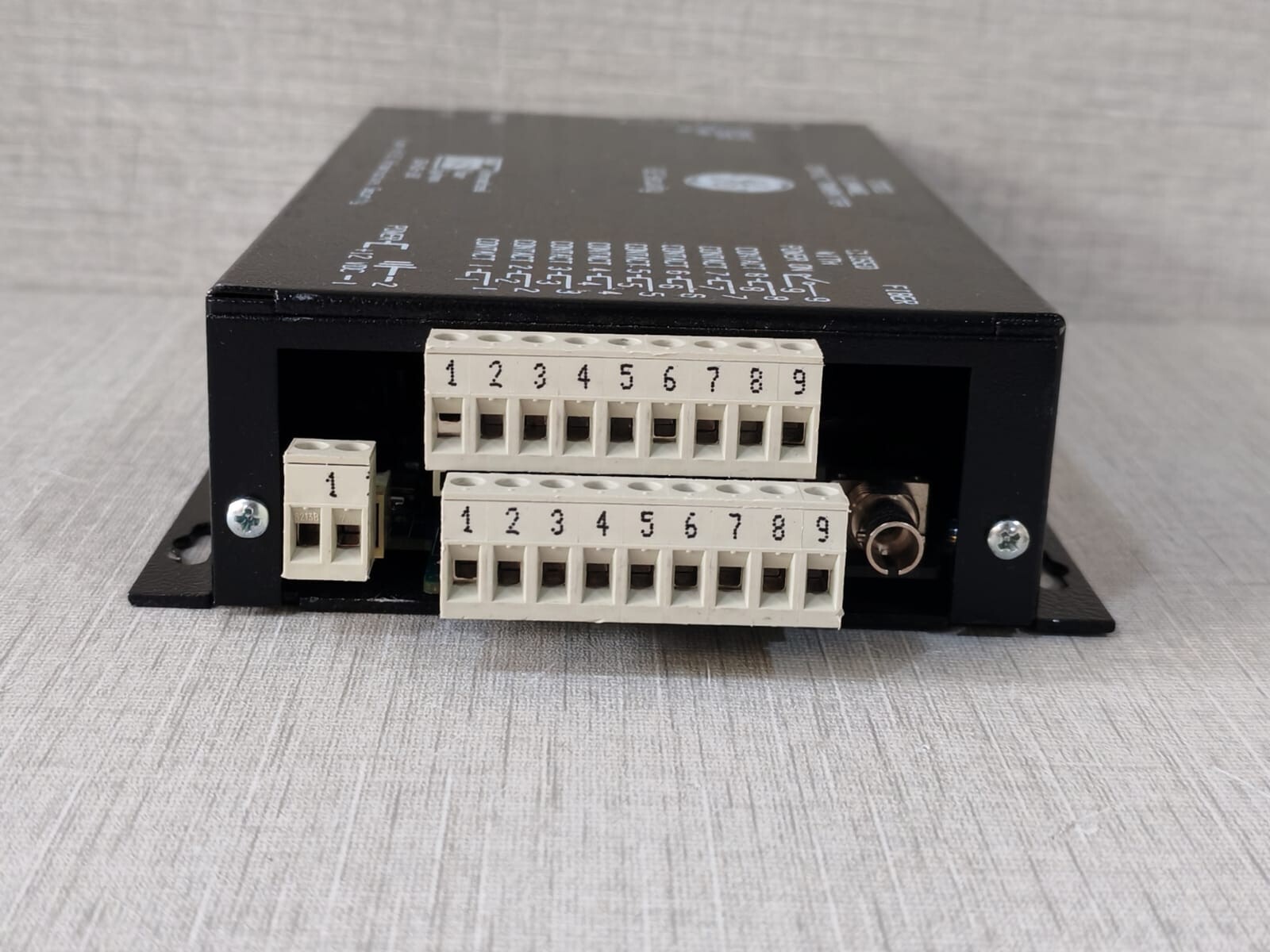GE Security/IFS DT3020 GE Security/IFS DT3020 8 Channel Contact Transmitter 9