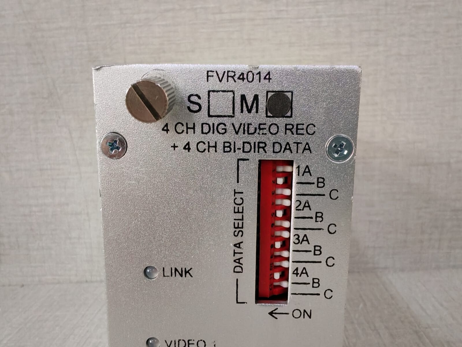 COMNET FVR4014(M) COMNET FVR4014(M) 4 CH DIG VIDEO REC+ 4 CH BI-DIR DATA 2