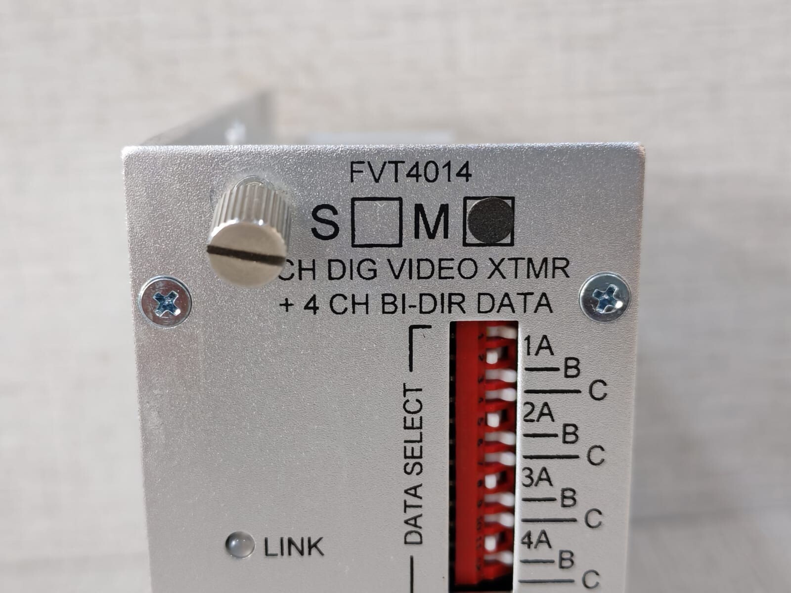 COMNET FVT4014(M) COMNET FVT4014(M) 4 CH DIG VIDEO XTMR + 4 CH BI-DIR DATA 2