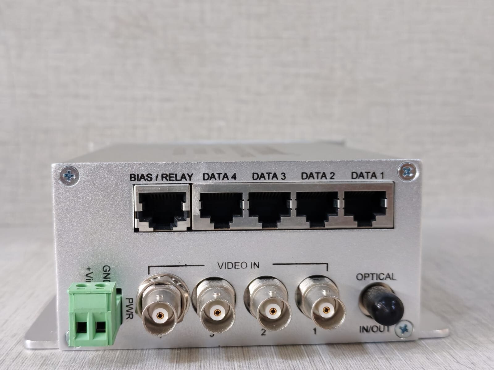 COMNET FVT4014(M) COMNET FVT4014(M) 4 CH DIG VIDEO XTMR + 4 CH BI-DIR DATA 10