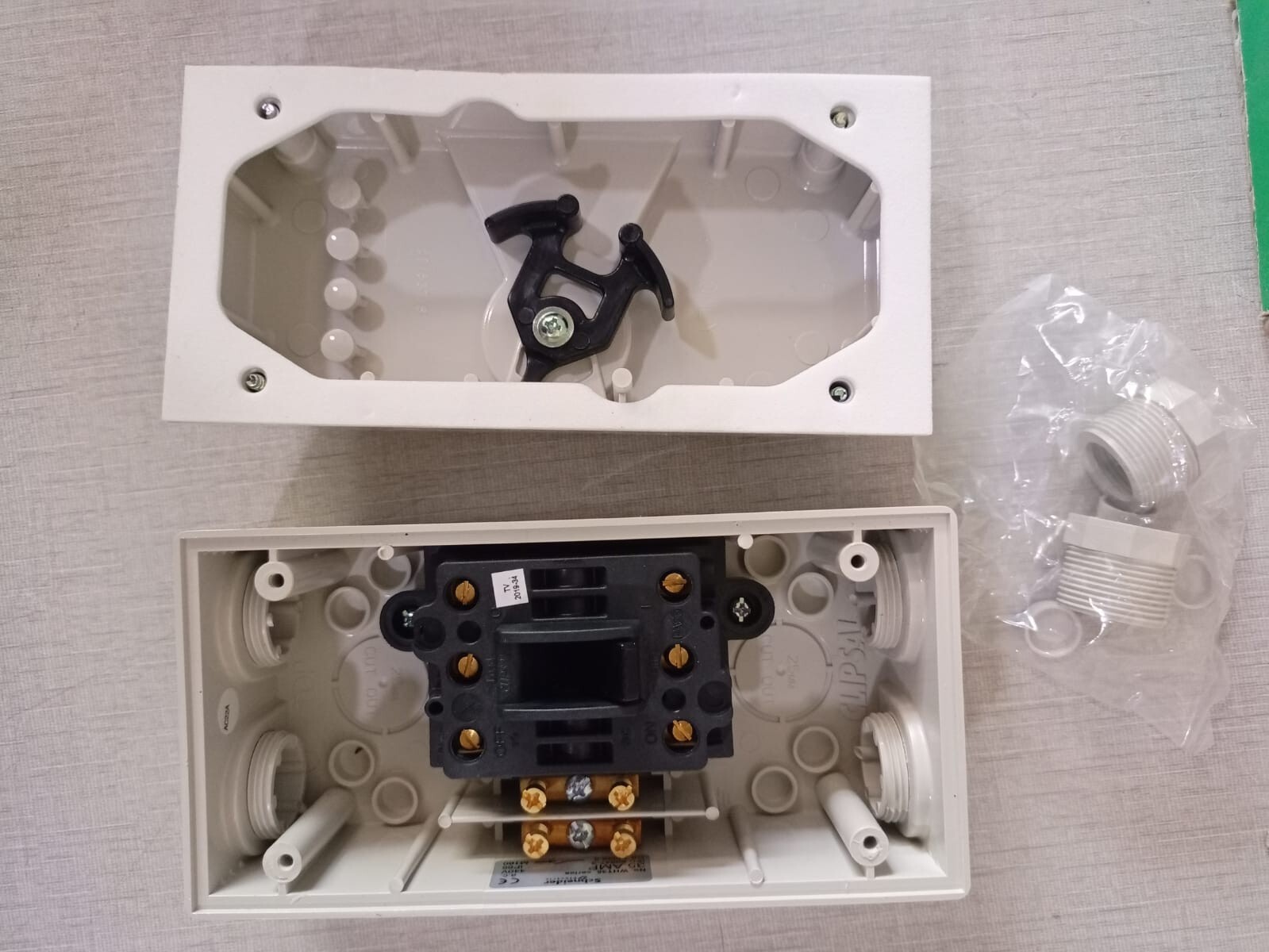 Schneider Electric WHT-35 Schneider Electric WHT 35 Triple Pole Weatherprotected Surface Switch 3