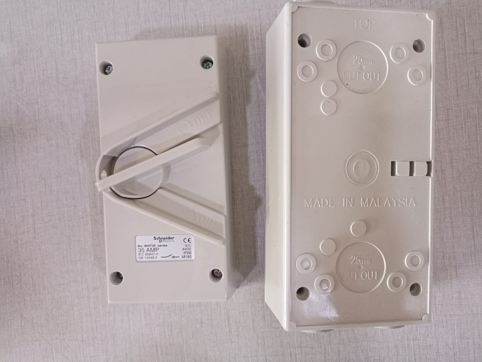 Schneider Electric WHT-35 Schneider Electric WHT 35 Triple Pole Weatherprotected Surface Switch 4