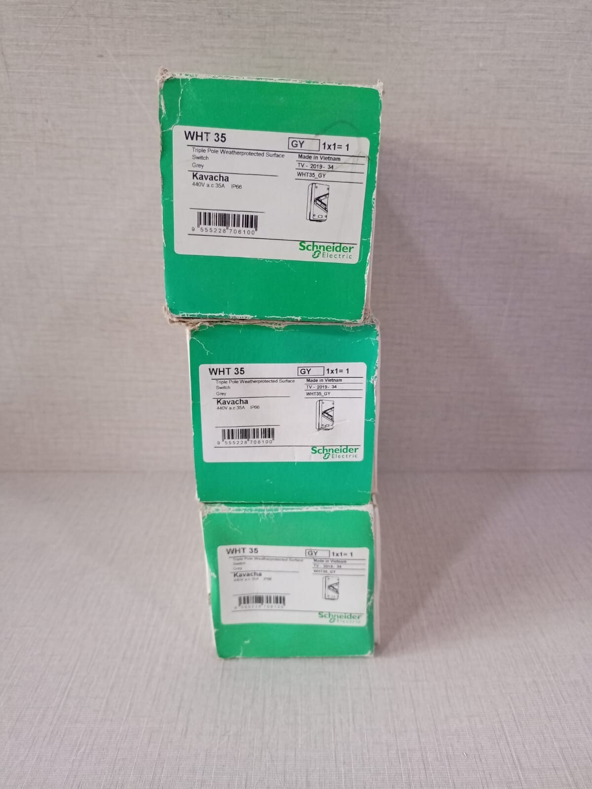 Schneider Electric WHT-35 Schneider Electric WHT 35 Triple Pole Weatherprotected Surface Switch 7