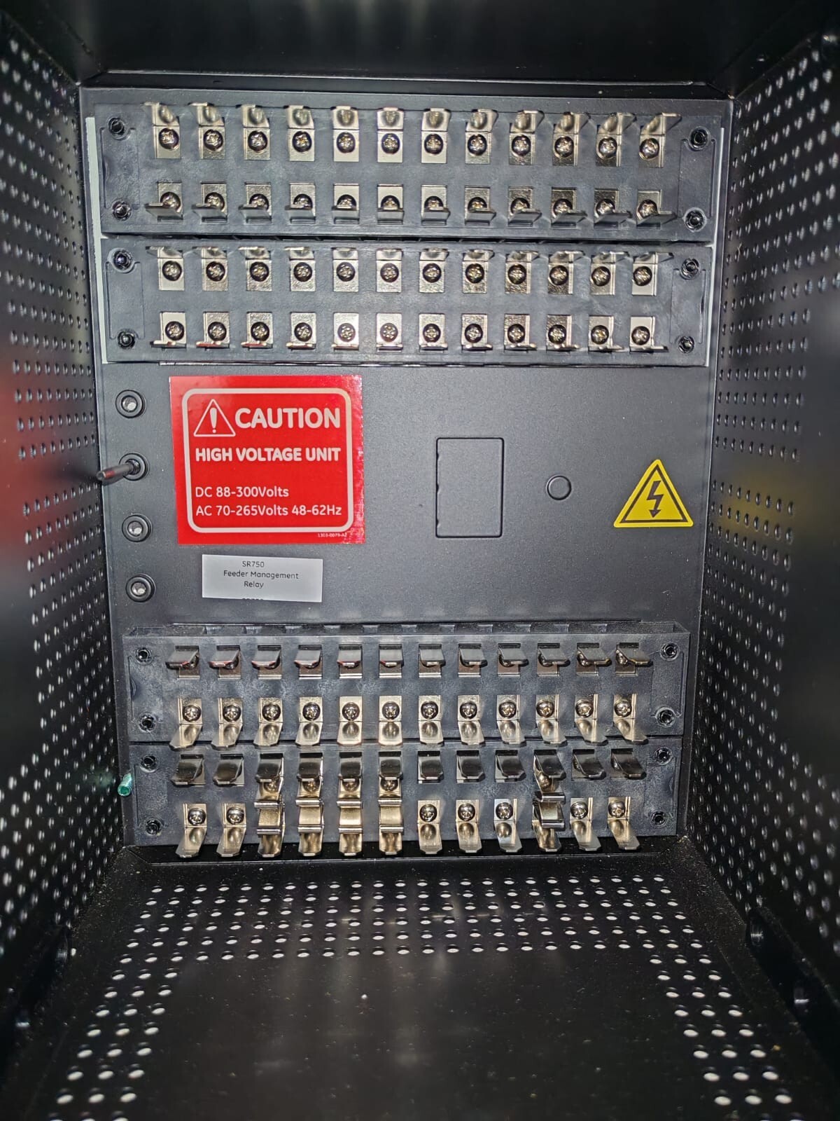 GE 750-P1-G1-S1-HI-A20-R-E-H GE SR750 Feeder Management Relay 750-P1-G1-S1-HI-A20-R-E-H w/ Case 6