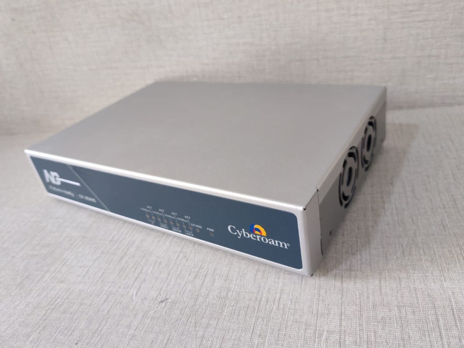 Cyberoam SCB-6979 Cyberoam CR25iNG Unified Threat Management Firewall Security SCB-6979 6
