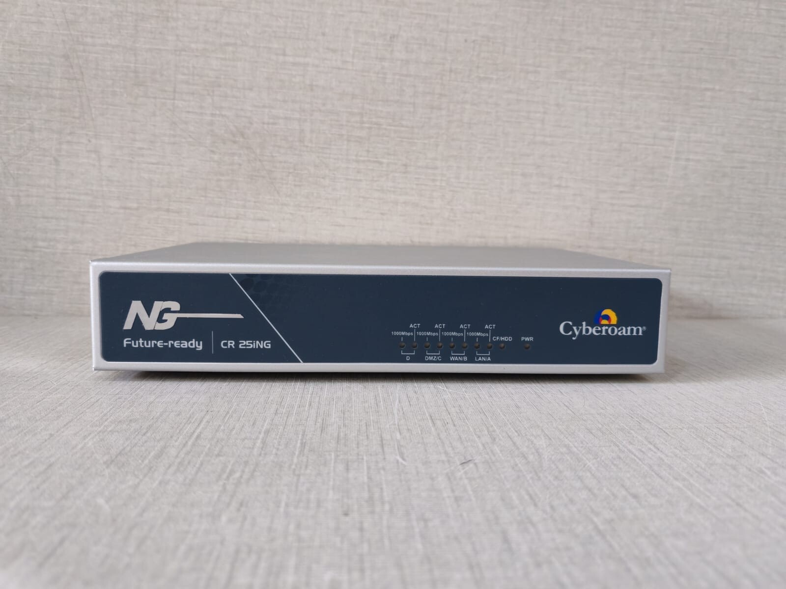 Cyberoam CR25iNG Unified Threat Management Firewall Security SCB-6979