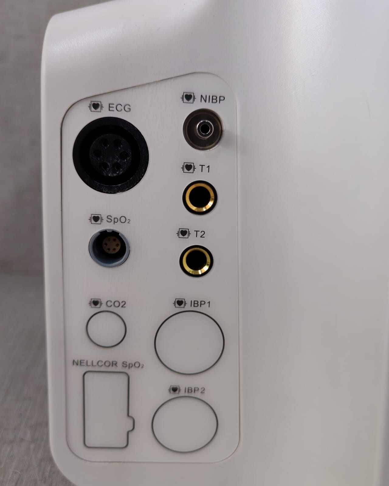Monitor YK-8000C YK-8000C MONITOR 100-240V 50Hz/60HZ 4