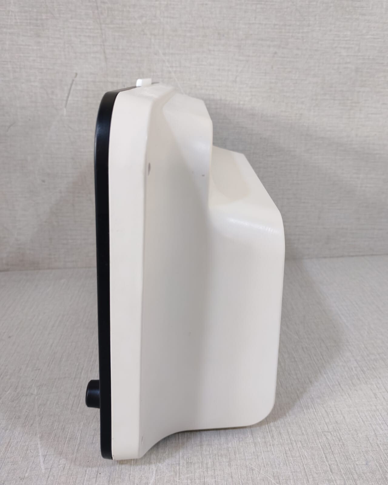 Monitor YK-8000C YK-8000C MONITOR 100-240V 50Hz/60HZ 6