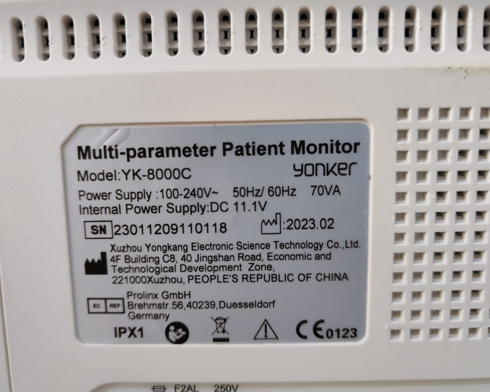 Monitor YK-8000C YK-8000C MONITOR 100-240V 50Hz/60HZ 7
