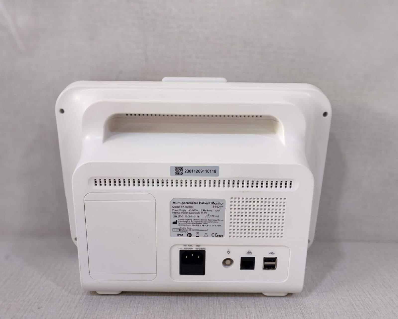 Monitor YK-8000C YK-8000C MONITOR 100-240V 50Hz/60HZ 9